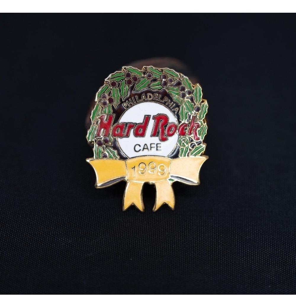 Hard Rock Cafe Pin Philadelphia 1999 Excellent Holiday Wreath Enamel HRC
